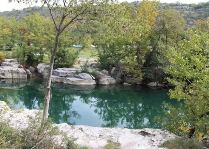 Dans Hameau En Bord De Rivière Hébergement de vacances Joyeuse